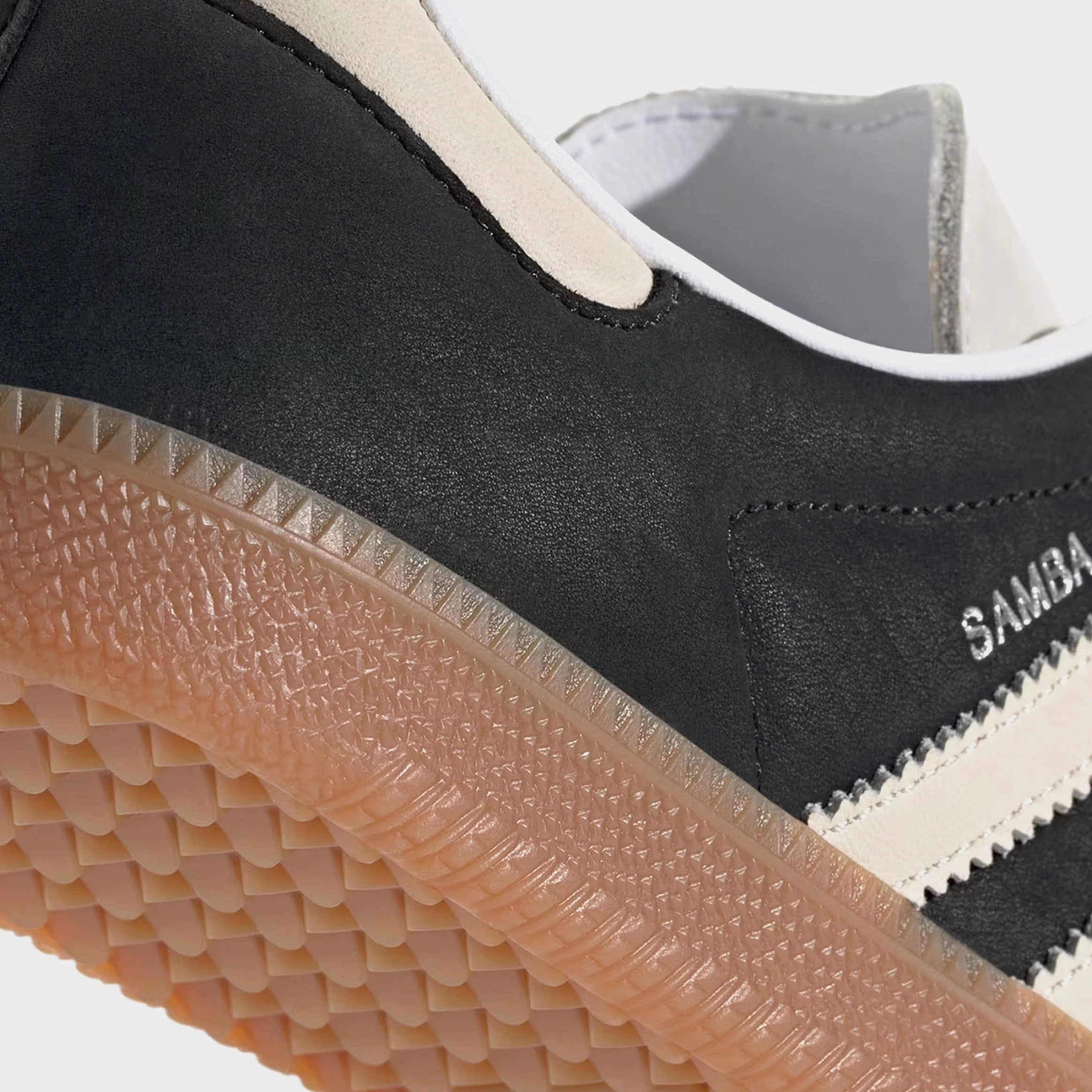 Samba OG Womens Lifestyle Shoes (Core Black/Wonder White/Silver Metallic) T-toe casual trainers