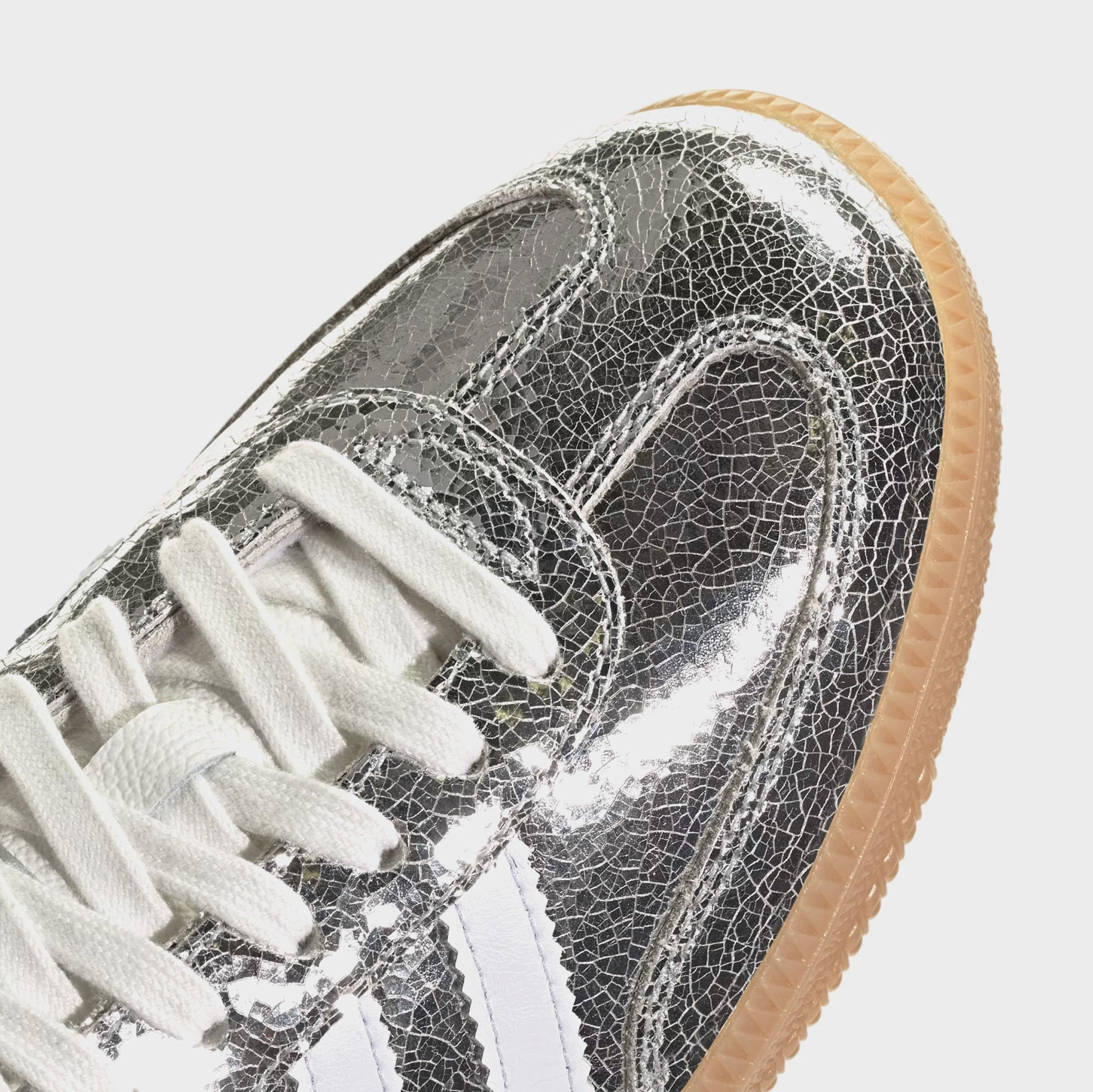 Samba OG Womens Lifestyle Shoes (Silver Metallic/Cloud White/Core White) T-toe casual trainers