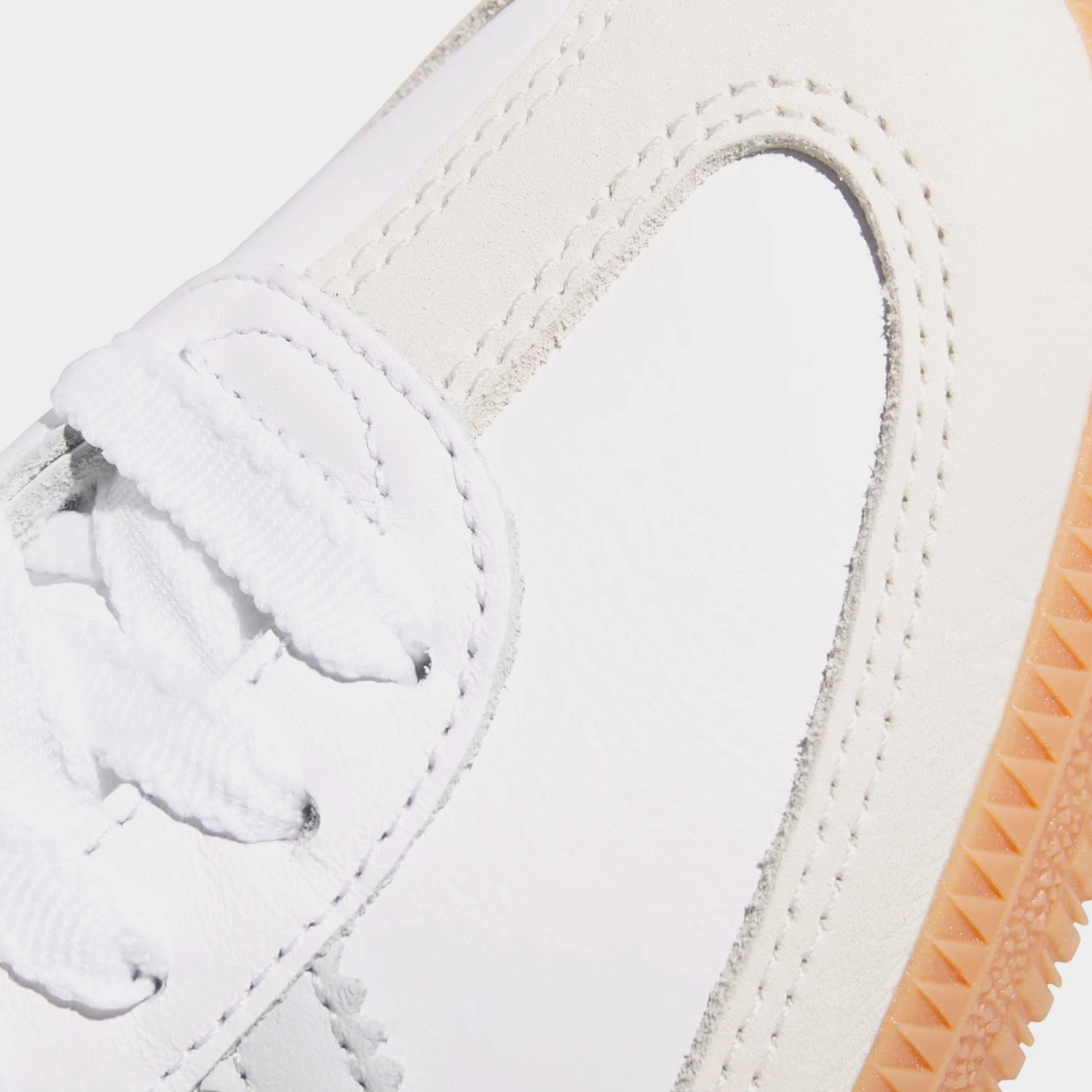 Samba OG Womens Lifestyle Shoes (White/Halo Blue) T-toe casual trainers