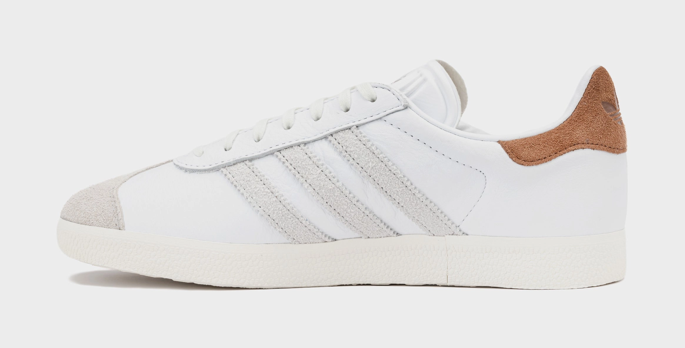 Shoe Palace Exclusive Gazelle Mens Lifestyle Shoes (White/Brown) Old-school fashion sneakers