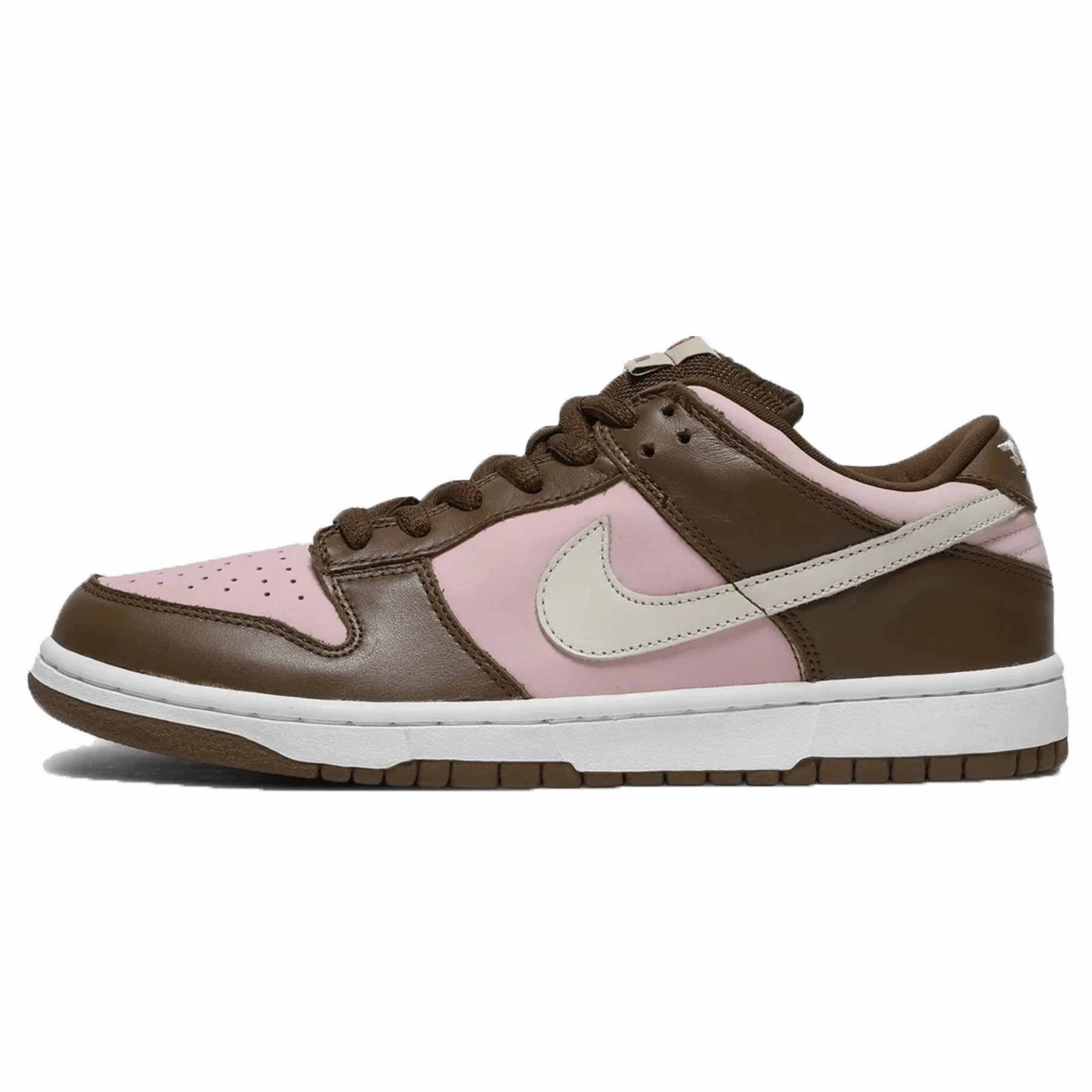 St??ssy x Nike Dunk Low Pro SB 'Cherry' Nike SB skate shoes with padded support and grip