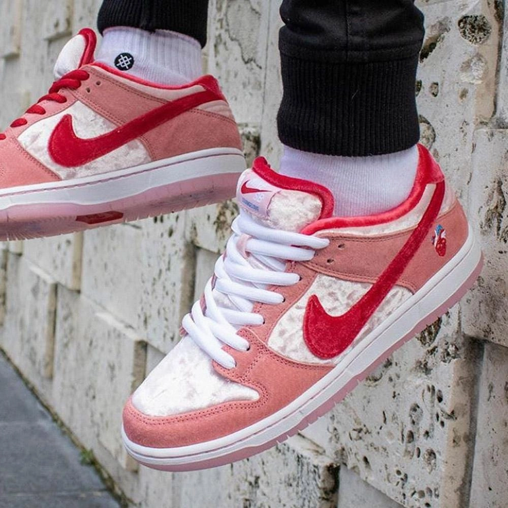 StrangeLove x Nike Dunk Low SB 'Valentine's Day' Nike SB skateboarding shoes