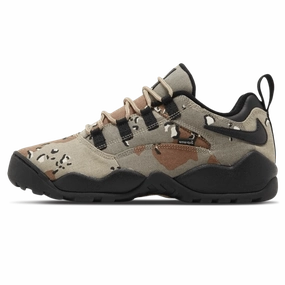 Supreme x Nike Darwin Low SB 'Desert Camo' Nike SB skate shoes with padded support and grip