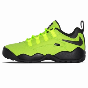 Supreme x Nike Darwin Low SB 'Volt' Nike SB skate shoes with padded support and grip