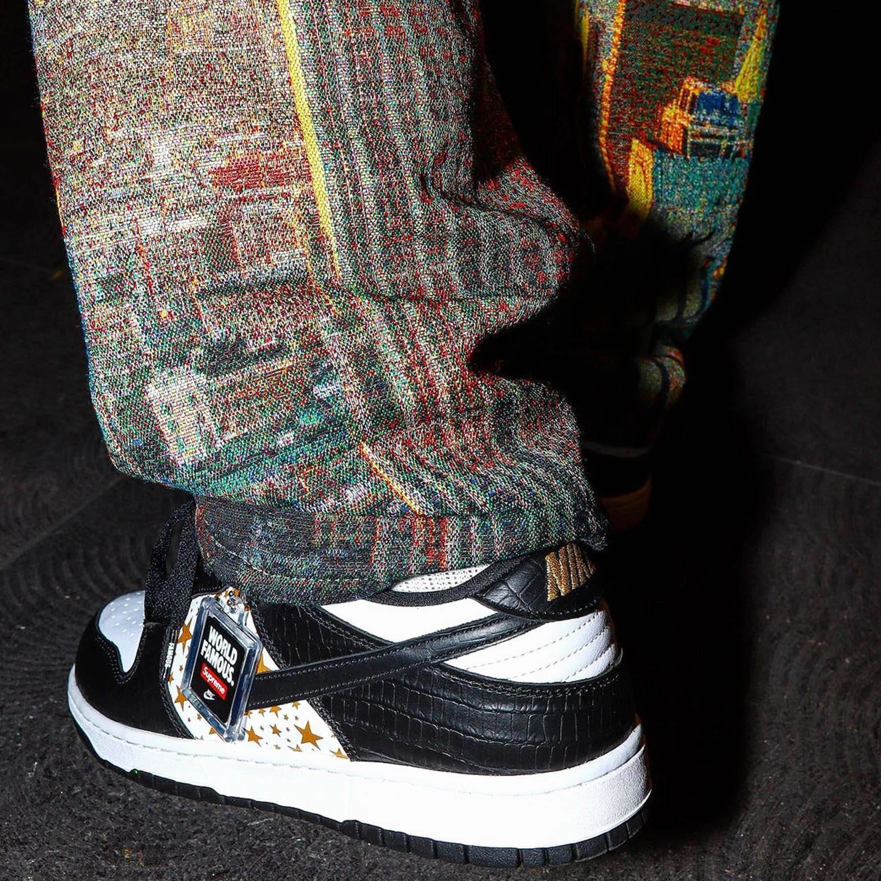 Supreme x Nike Dunk Low OG SB QS 'Black' Nike SB skateboarding shoes