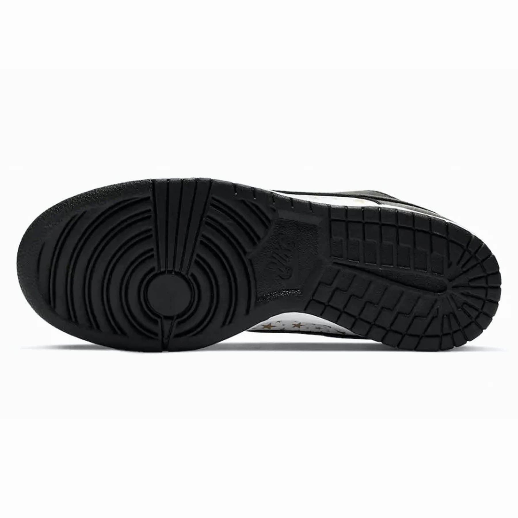 Supreme x Nike Dunk Low OG SB QS 'Black' Nike SB skateboarding shoes