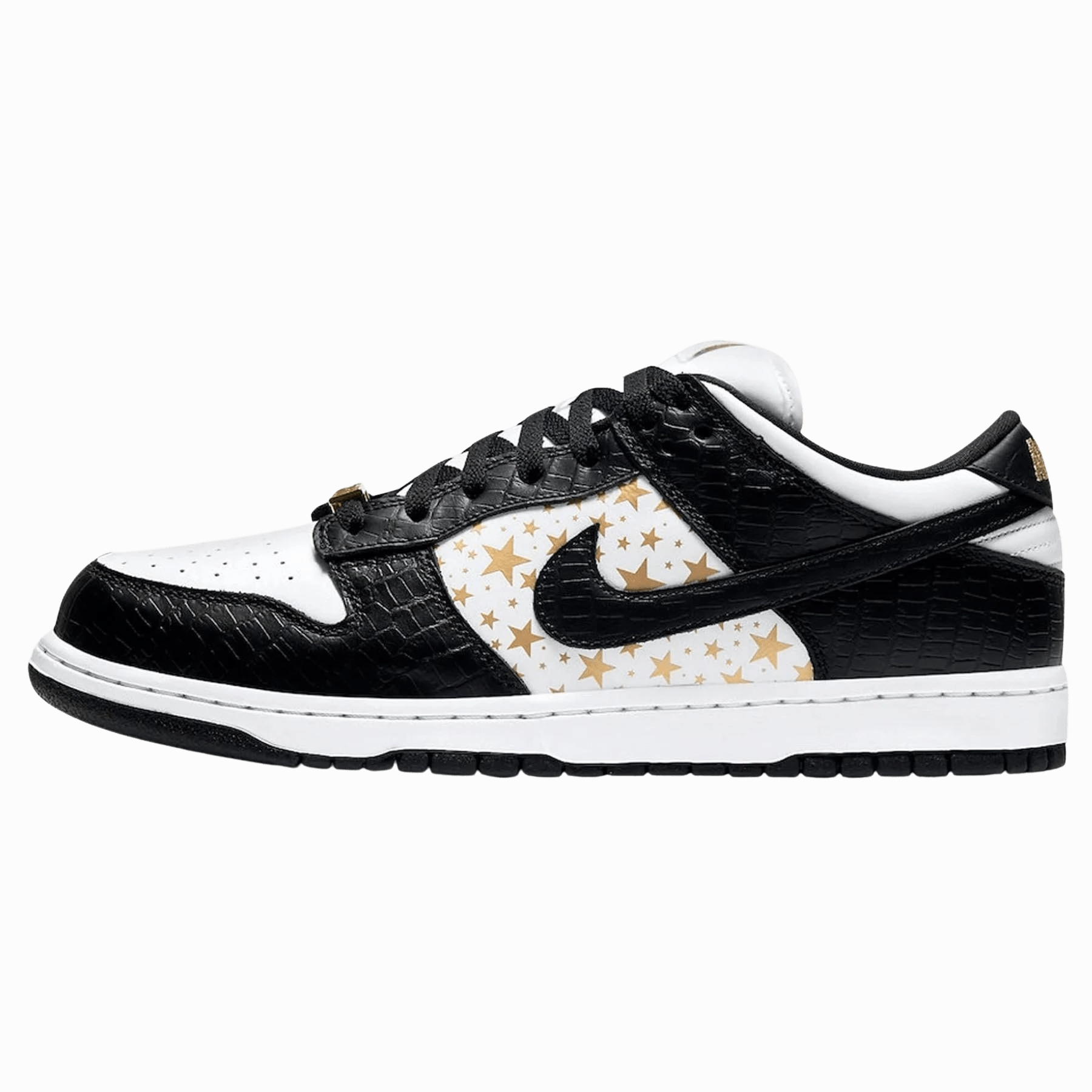 Supreme x Nike Dunk Low OG SB QS 'Black' Nike SB skate shoes with padded support and grip