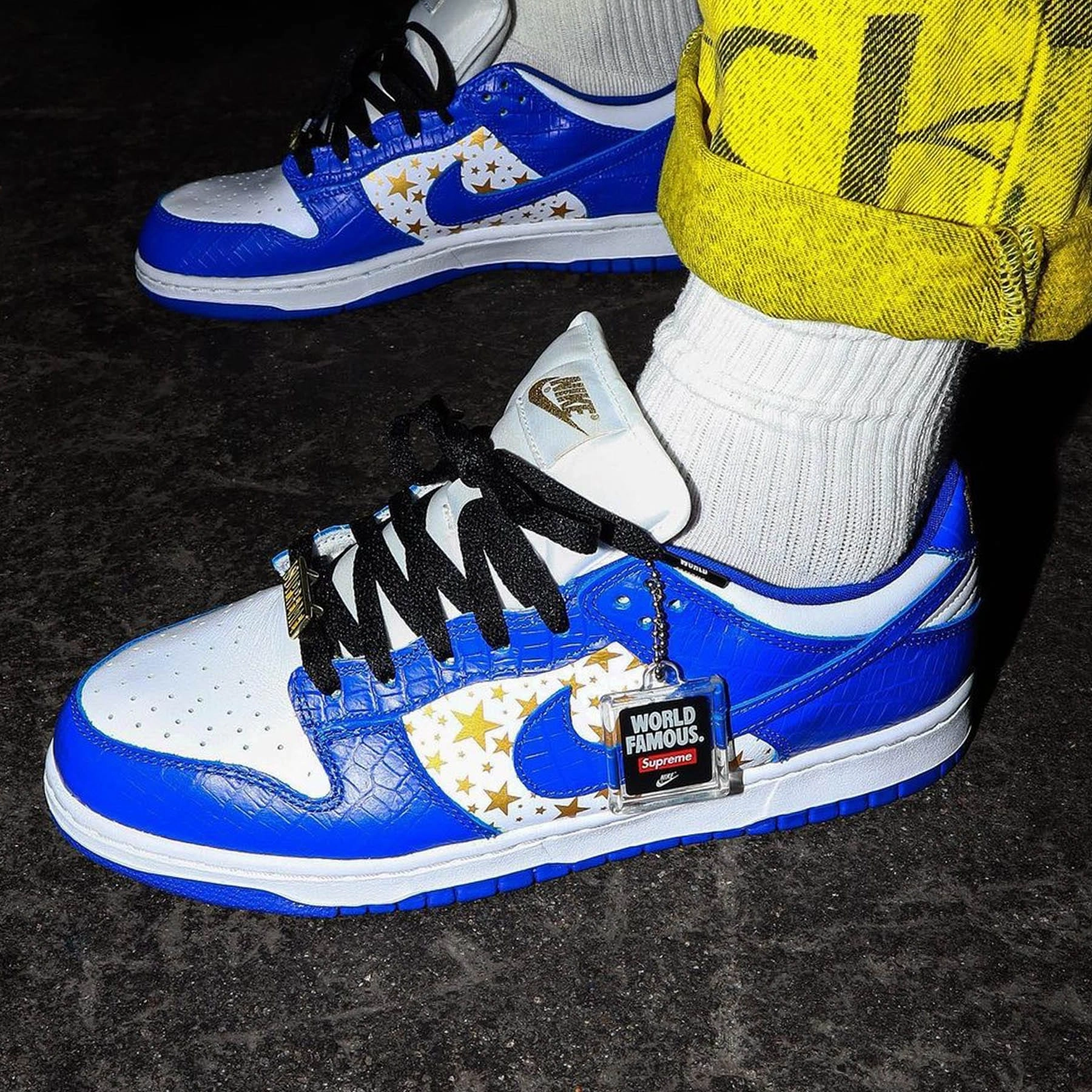 Supreme x Nike Dunk Low OG SB QS 'Hyper Royal' Nike SB skateboarding shoes