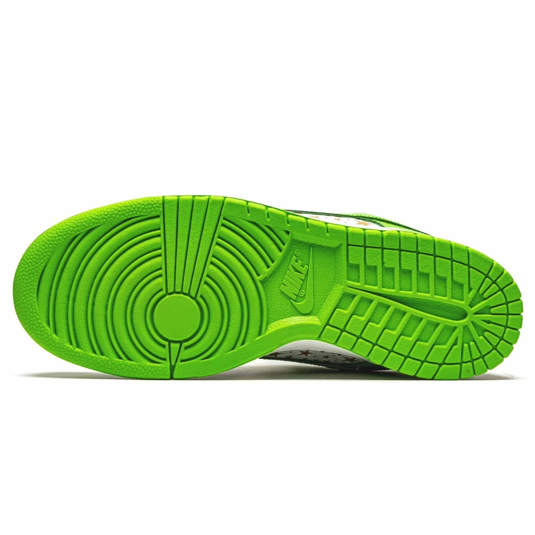 Supreme x Nike Dunk Low OG SB QS 'Mean Green' Nike SB skateboarding shoes