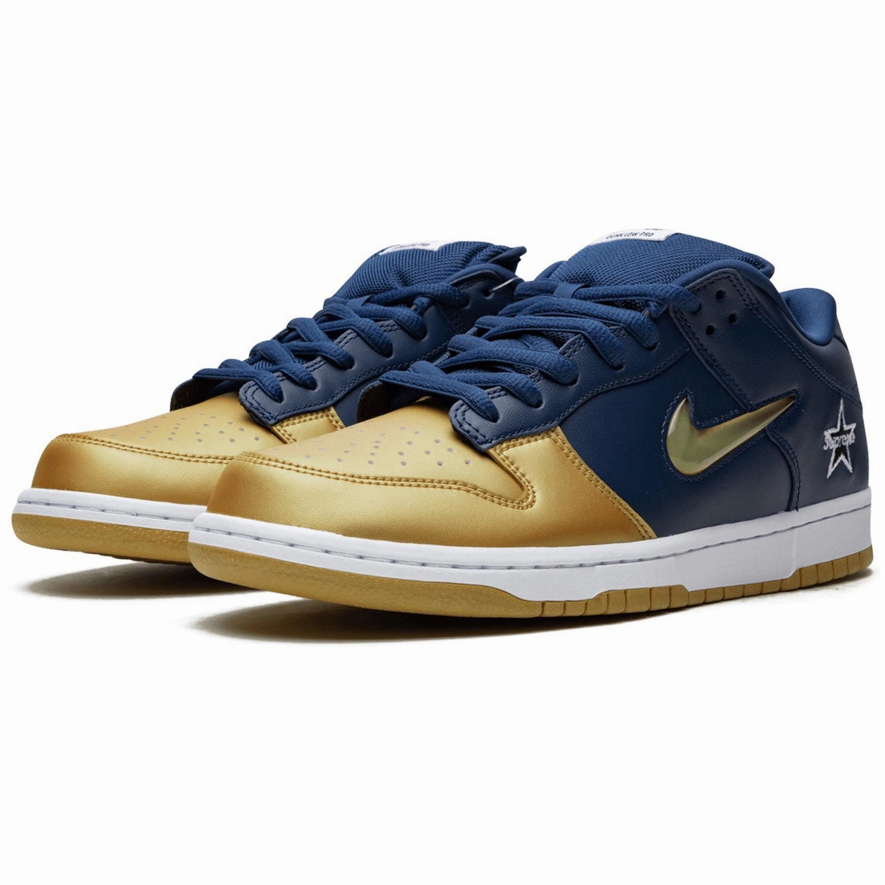 Supreme x Nike Dunk SB Low QS 'Metallic Gold' Nike SB skateboarding shoes
