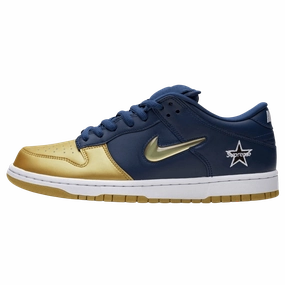 Supreme x Nike Dunk SB Low QS 'Metallic Gold' Nike SB skate shoes with padded support and grip