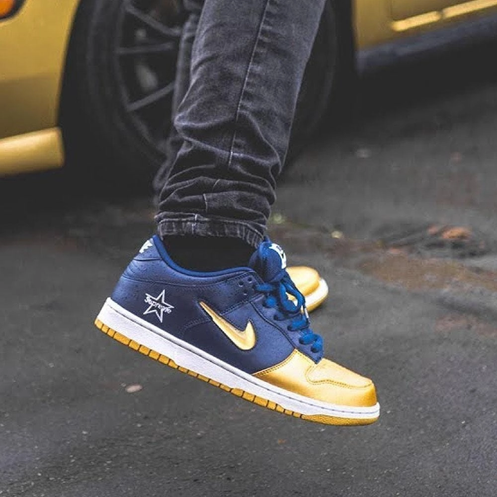 Supreme x Nike Dunk SB Low QS 'Metallic Gold' Nike SB skateboarding shoes