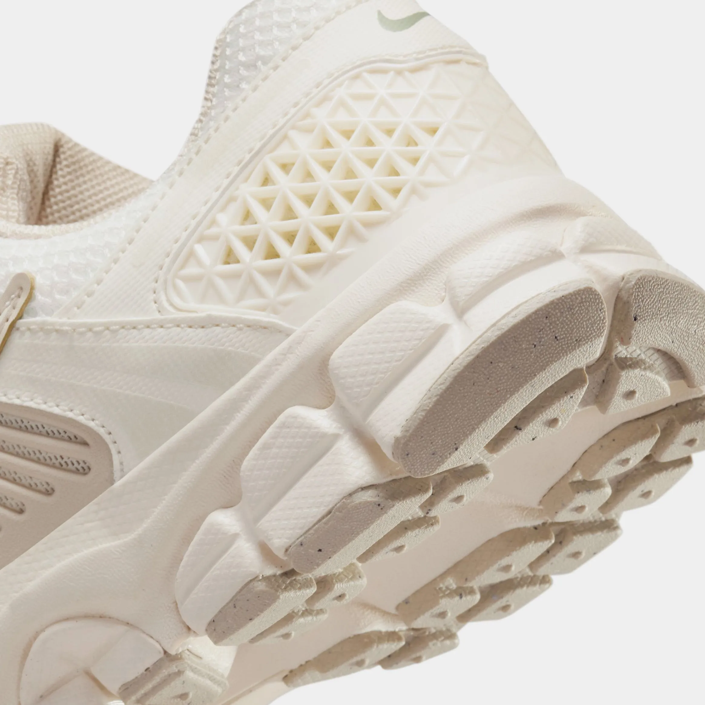 Vomero 5 Grade School Running Shoes (Pale Ivory/Pale Ivory/Sanddrift/Pale Ivory) Zoom Vomero 5 Nike