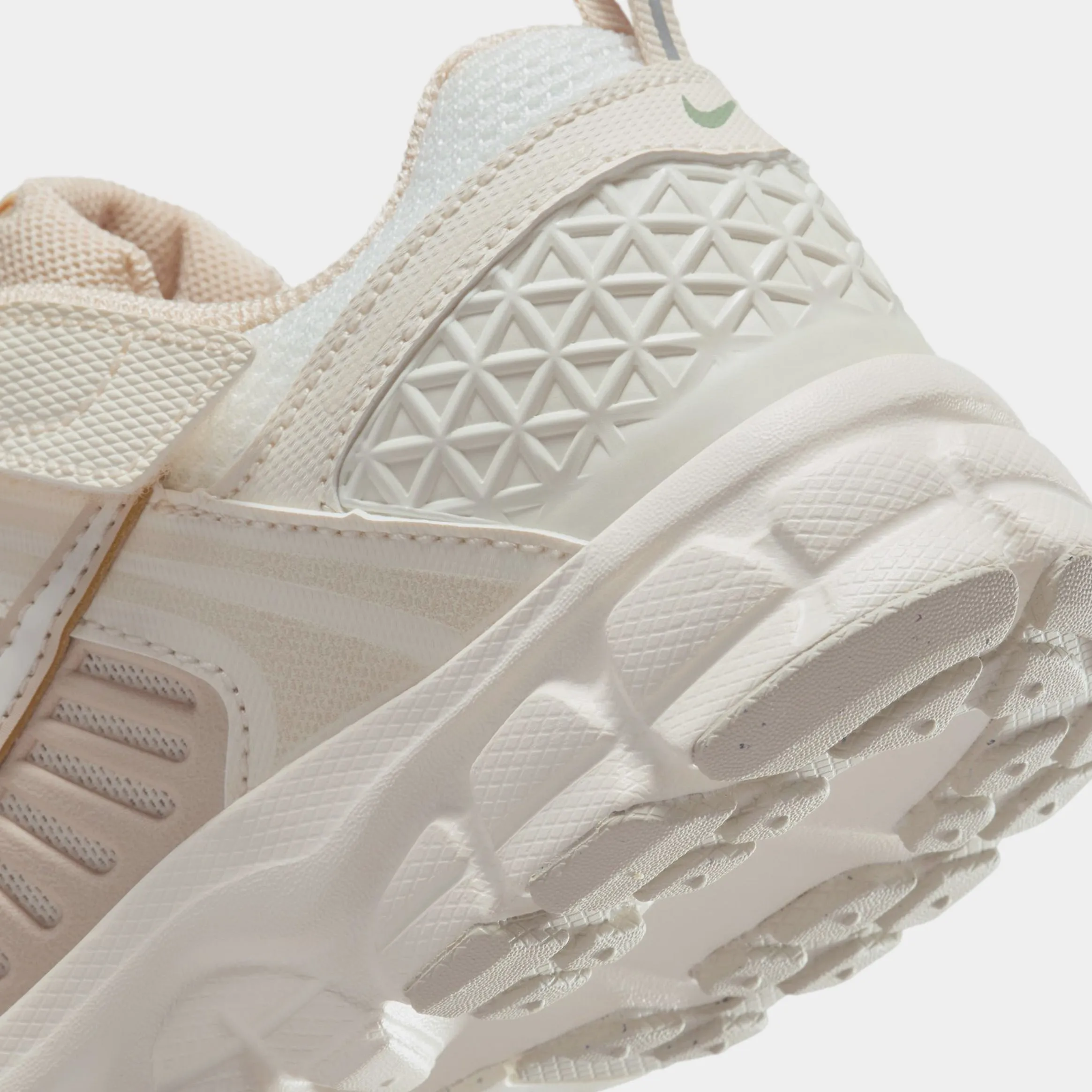 Vomero 5 Preschool Running Shoes (Pale Ivory/Pale Ivory) Zoom Vomero 5 Nike