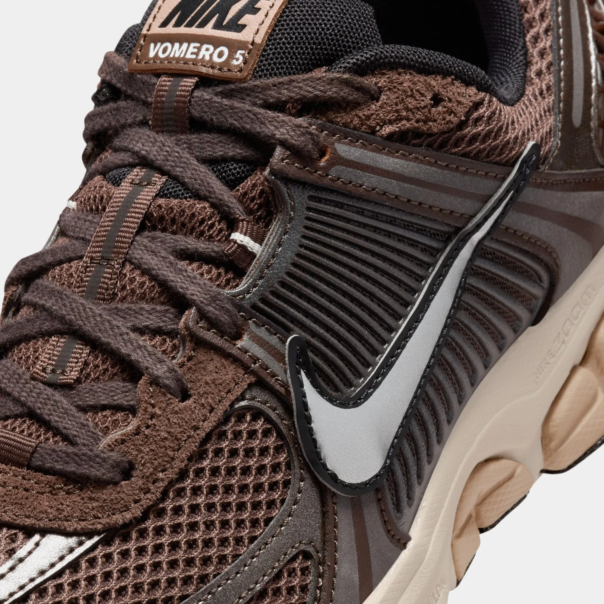 Vomero 5 Womens Running Shoes (Baroque Brown/Chrome/Light Orewood Brown/Hemp) Zoom Vomero 5 Nike