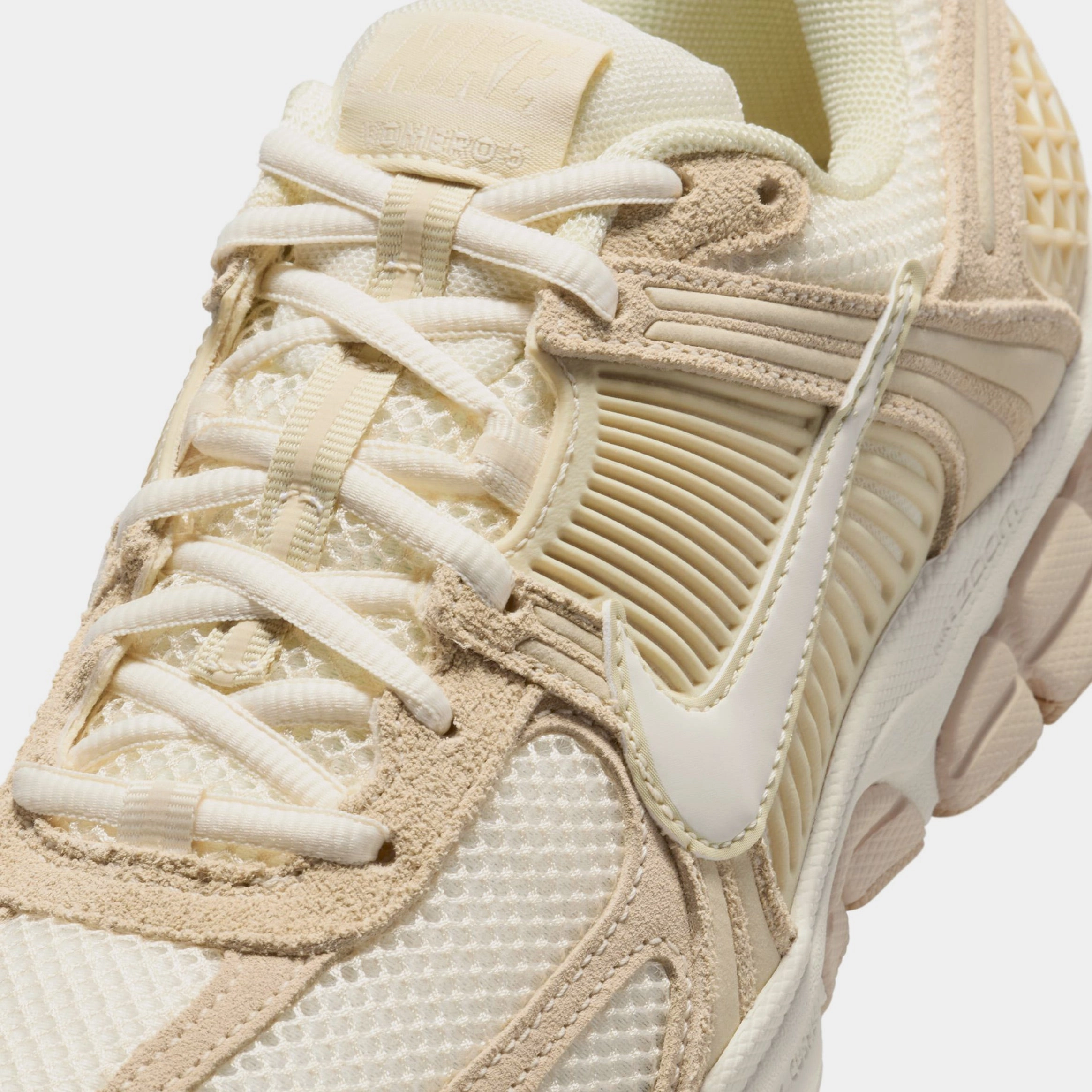 Vomero 5 Womens Running Shoes (Beige/Beach/Light Sail) Zoom Vomero 5 Nike