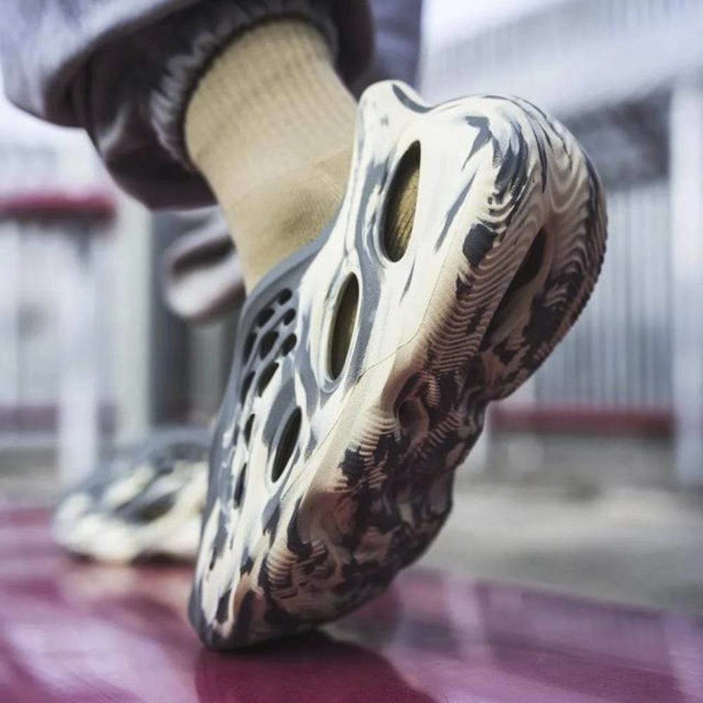 Yeezy Foam Runner 'MXT Moon Grey' Foam Runner Collection