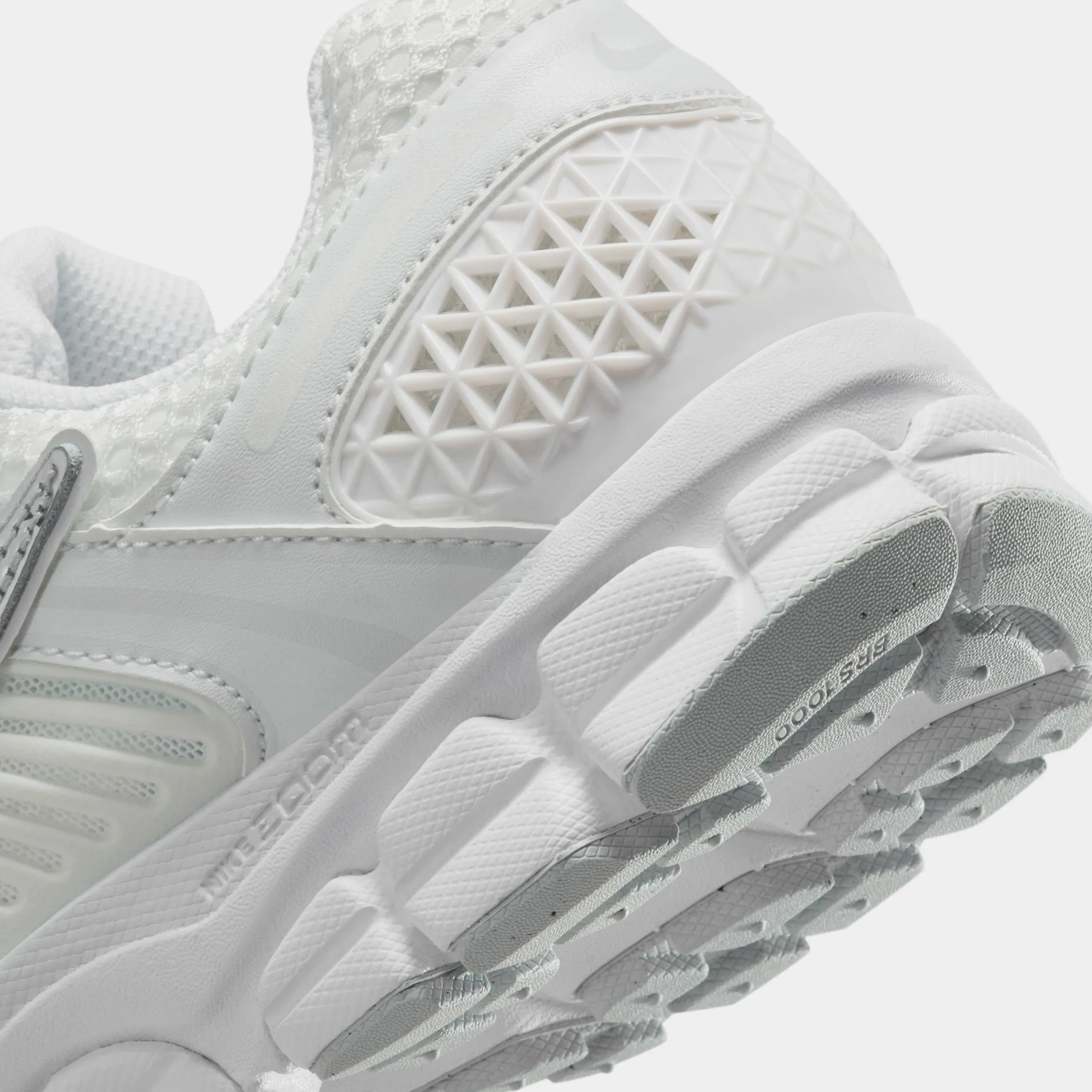 Zoom Vomero 5 Chrome Toe Womens Running Shoes (White/Metallic Silver/Summit White) Zoom Vomero 5 Nike
