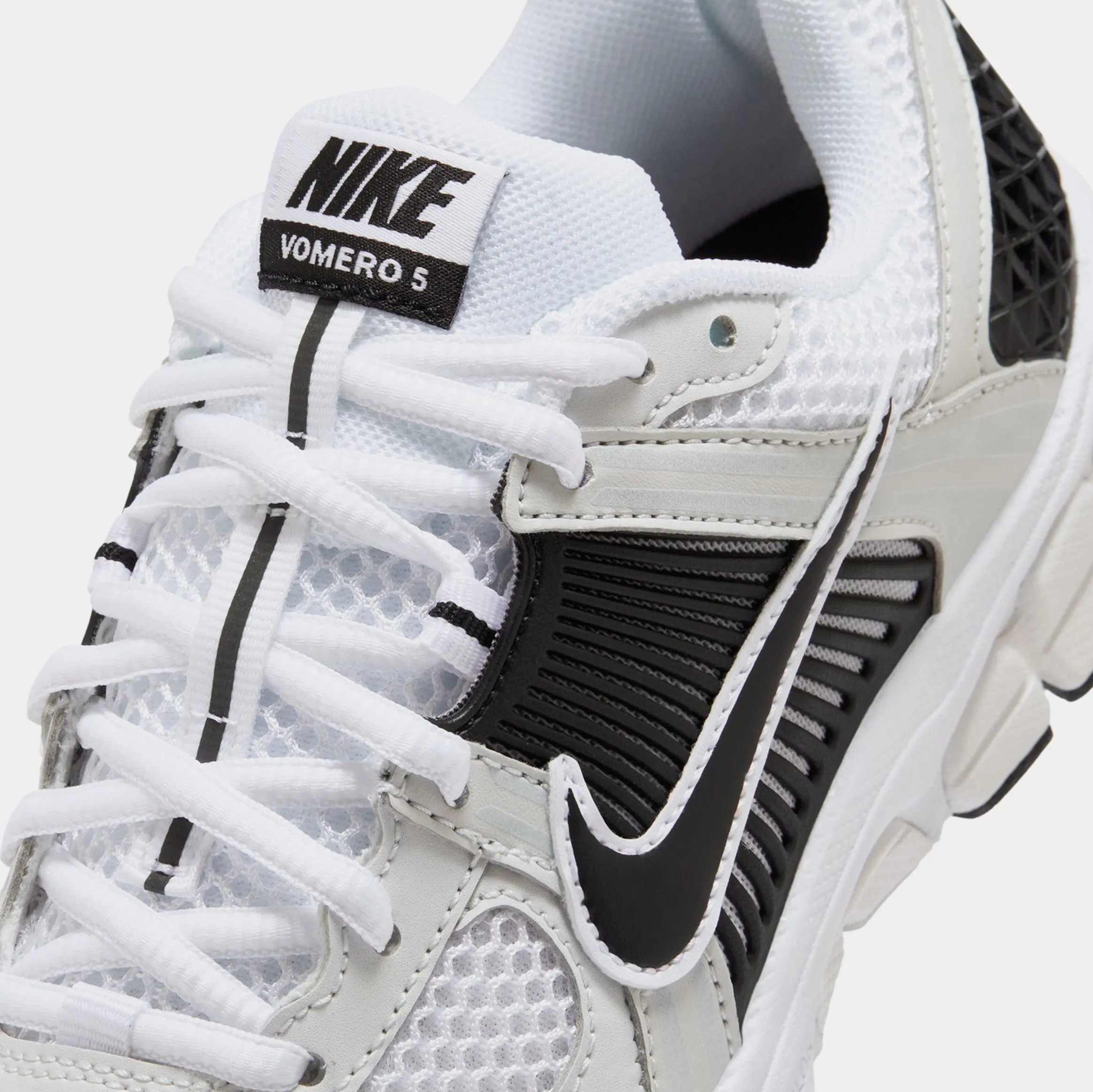 Zoom Vomero 5 Grade School Running Shoes (Pure Platinum/Summit White/Dark Grey/Metallic Silver) Zoom Vomero 5 Nike