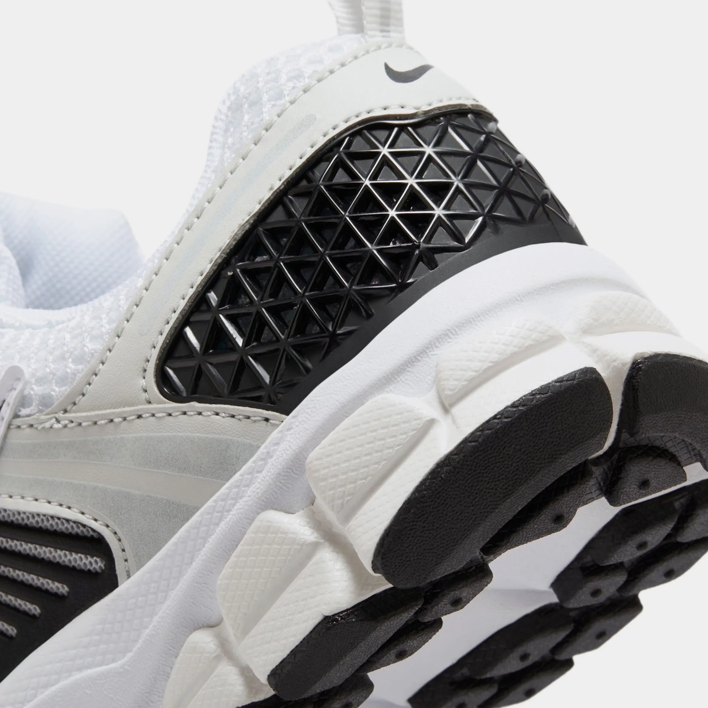 Zoom Vomero 5 Grade School Running Shoes (Pure Platinum/Summit White/Dark Grey/Metallic Silver) Zoom Vomero 5 Nike