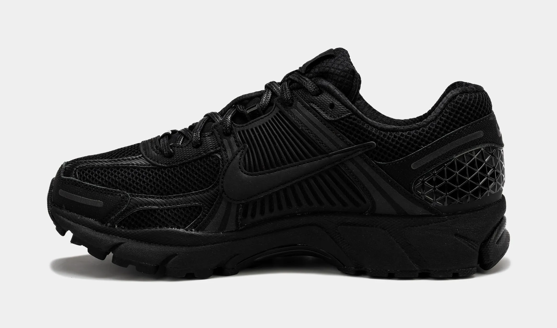 Zoom Vomero 5 Triple Black Mens Running Shoes (Black) Zoom Vomero 5 Nike