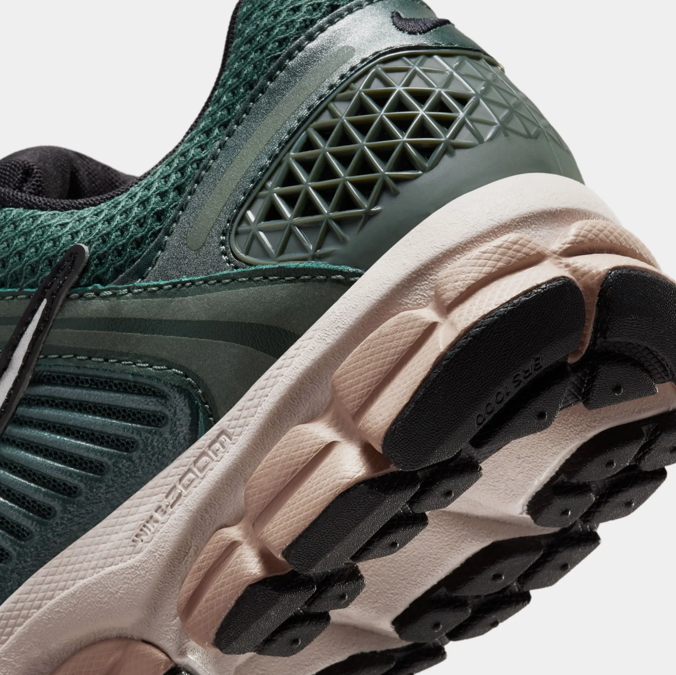 Zoom Vomero 5 Womens Running Shoes (Vintage Green/Chrome/Light Orewood Brown/Hemp) Zoom Vomero 5 Nike