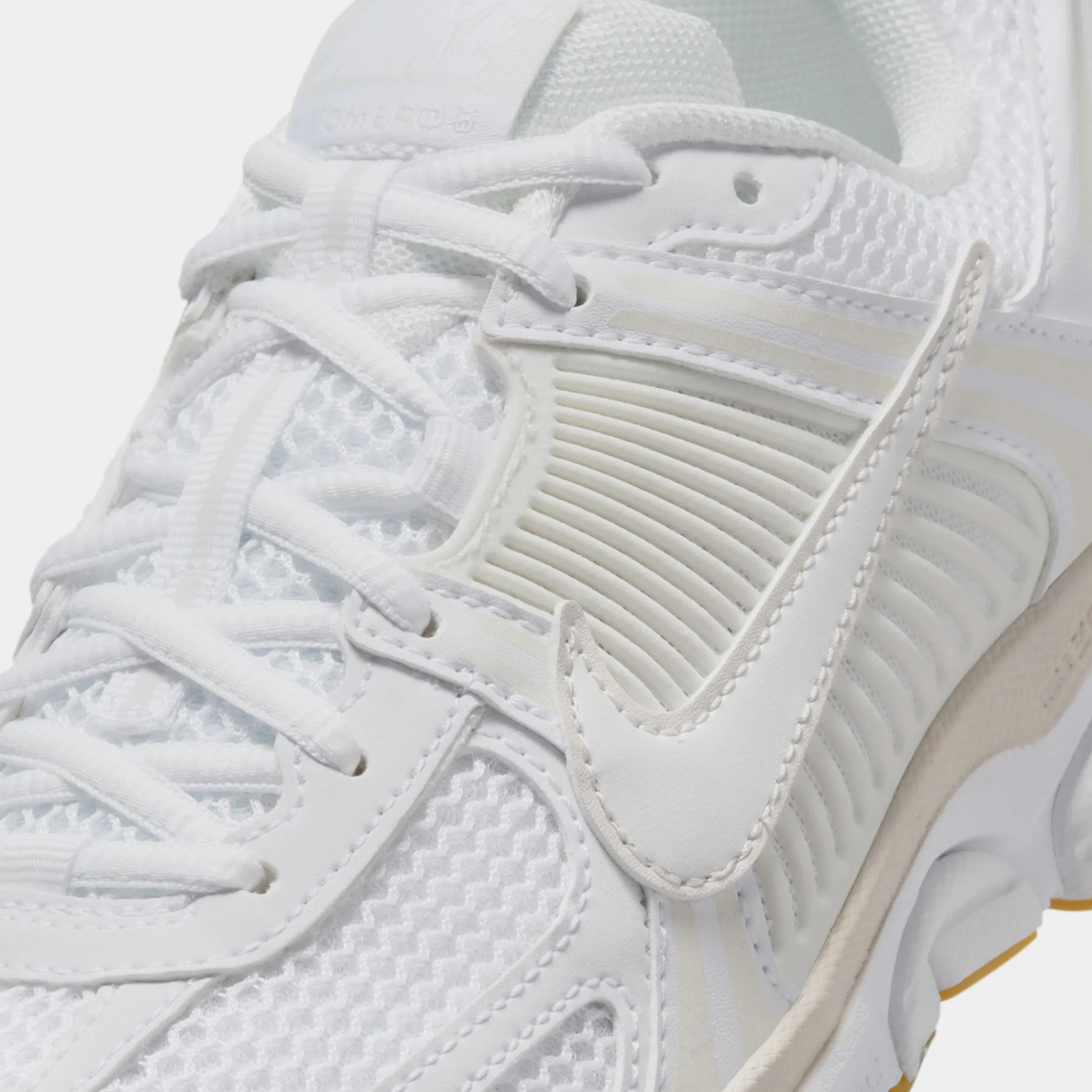 Zoom Vomero 5 Womens Running Shoes (White/Phantom/Summit White) Zoom Vomero 5 Nike