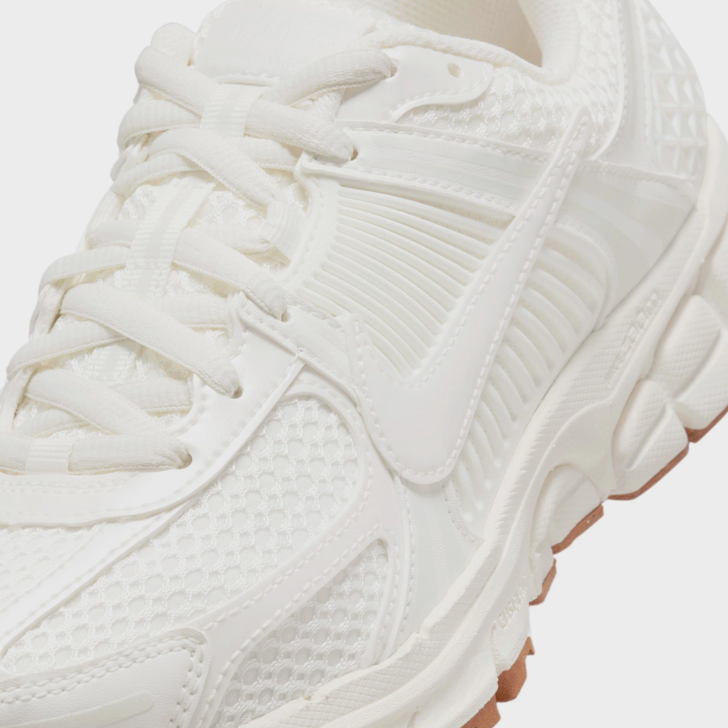 Zoom Vomero 5 Womens Running Shoes (Sail/Sail/Coconut Milk/Flax/Black) Zoom Vomero 5 Nike