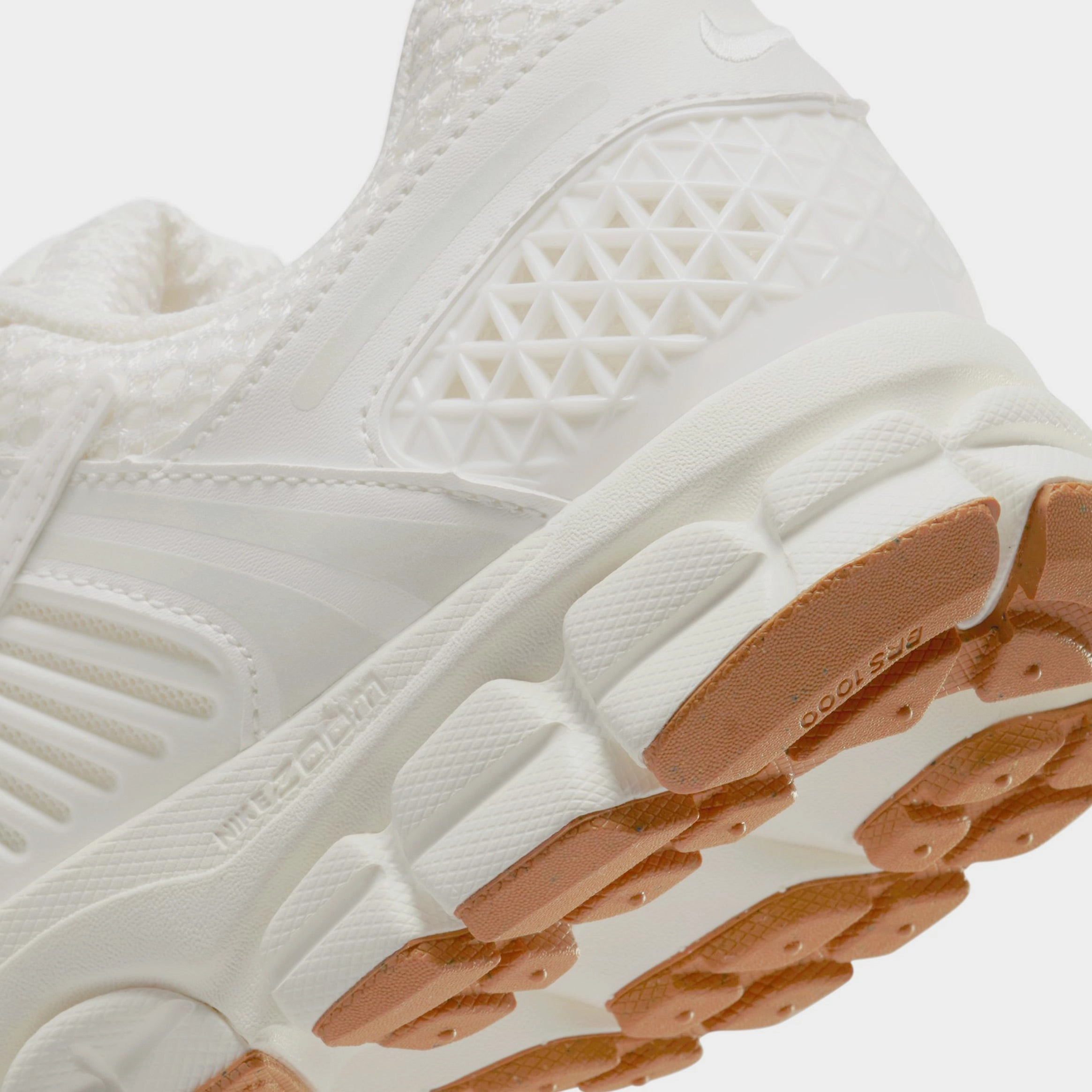 Zoom Vomero 5 Womens Running Shoes (Sail/Sail/Coconut Milk/Flax/Black) Zoom Vomero 5 Nike